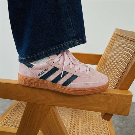 roze adidas spezial